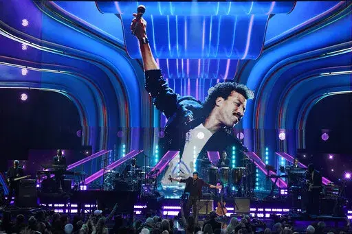 Inductee Lionel Richie performs during the Rock & Roll Hall of Fame Induction Ceremony on Saturday, Nov. 5, 2022, at the Microsoft Theater in Los Angeles. (AP Photo/Chris Pizzello)