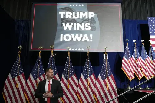 A U.S, Secret Service agent stands his post before Republican presidential candidate former President Donald Trump speaks at a caucus night party in Des Moines, Iowa, Monday, Jan. 15, 2024. (AP Photo/Andrew Harnik)